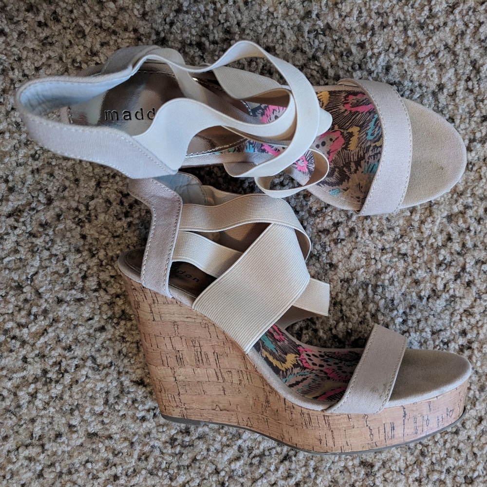 Madden Girl Nude Wedges Sz 9